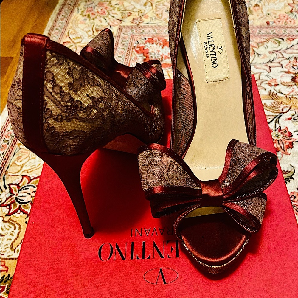Valentino Couture Bow Lace Platform Pump Heels with Open Toe in Wine Colour